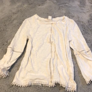 Vit tröja  - Jätte fin 