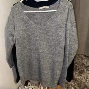 Stickad tröja - Stickad tröja från lager 157. Säljer då den är för liten och inte kommer till användning. Hör av er vid intresse eller ev frågor☺️