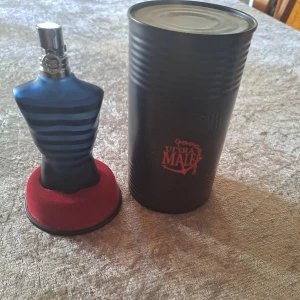 Jean paul gaultier ultra male - Tja! Säljer denna parfym från JPG perfa nu inför höst/vinter doften är söt och varm och sitter hela dagen, den innehåller 75ml och har sprutats med Ca 7 gånger. Mitt pris 699kr nypris 899 skicka ett bud priset är inte hugget i sten!