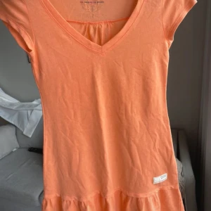 Orange/coral t-shirt/klänning odd molly - Orange/coral t-shirt/klänning från odd molly😇