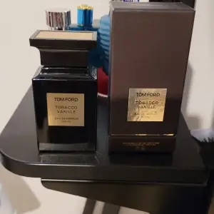 Säljer/byter min Tom ford tobacco vanille 100ml (ca 90ml kvar). Säljer den pga jag tröttnade på den. Kom med förslag.