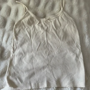 Brandy Melville lunne - Super fint linne från brandy Melville. Använt fåtal gånger så jättefint skick💖💖