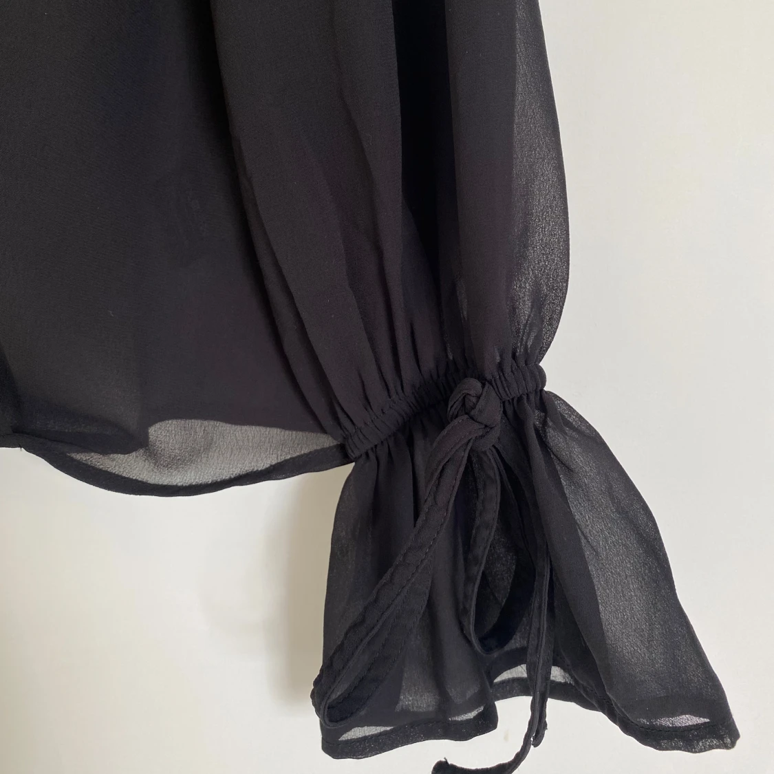 Svart blus från NA-KD!🍓🩰 - 92