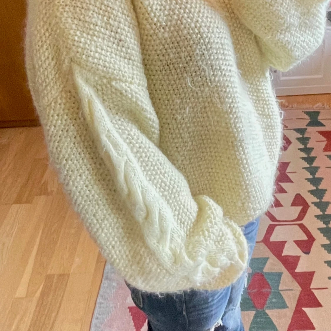 Stickad gul tröja - 91