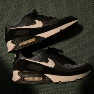 Nike air Max 90 - Säljer ett par Nike air Max 90 som är i väldigt bra skick