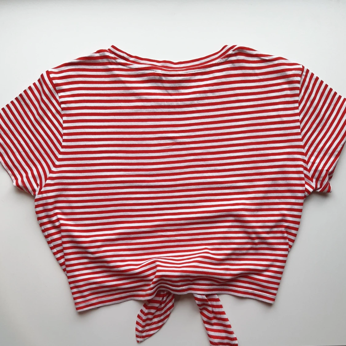 Randig tshirt med knytdetalj - 90