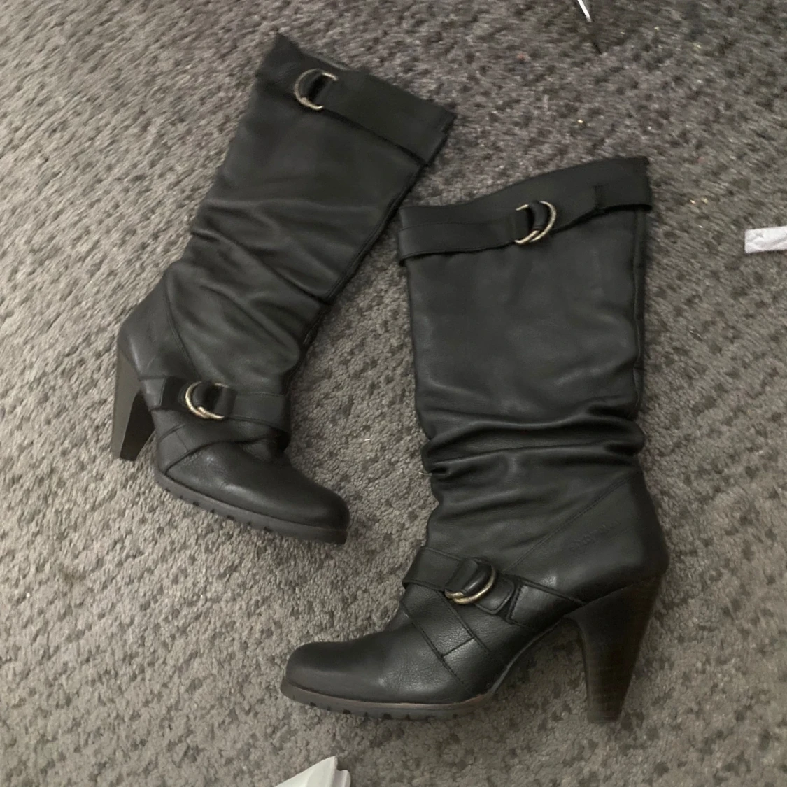 Svarta höga boots