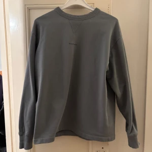Acne - Acne studios Tröja. Använd 1 gång. Passar L och XL. Tags kvar!