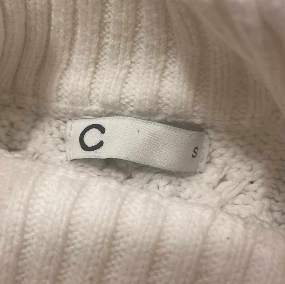 Vit stickad tröja - 91