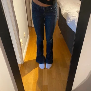 Mörkblå bootcut jeans från Lee - Snygga mörkblå bootcut jeans från Lee🥰