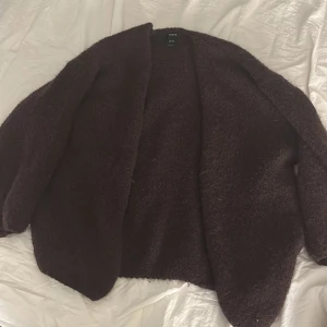 Lindex kofta - Stickad lindex kofta! Använd 1 gång. Bra skick.