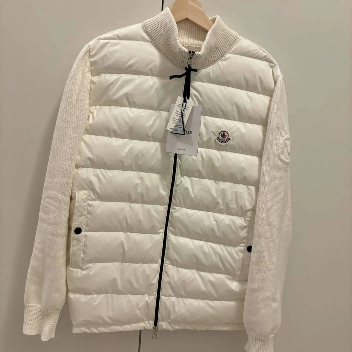 Vit dunjacka från Moncler