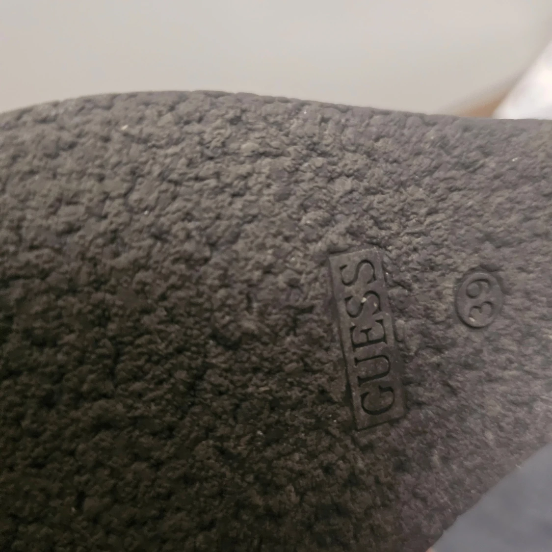 Bruna boots med kilklack från Guess - 91