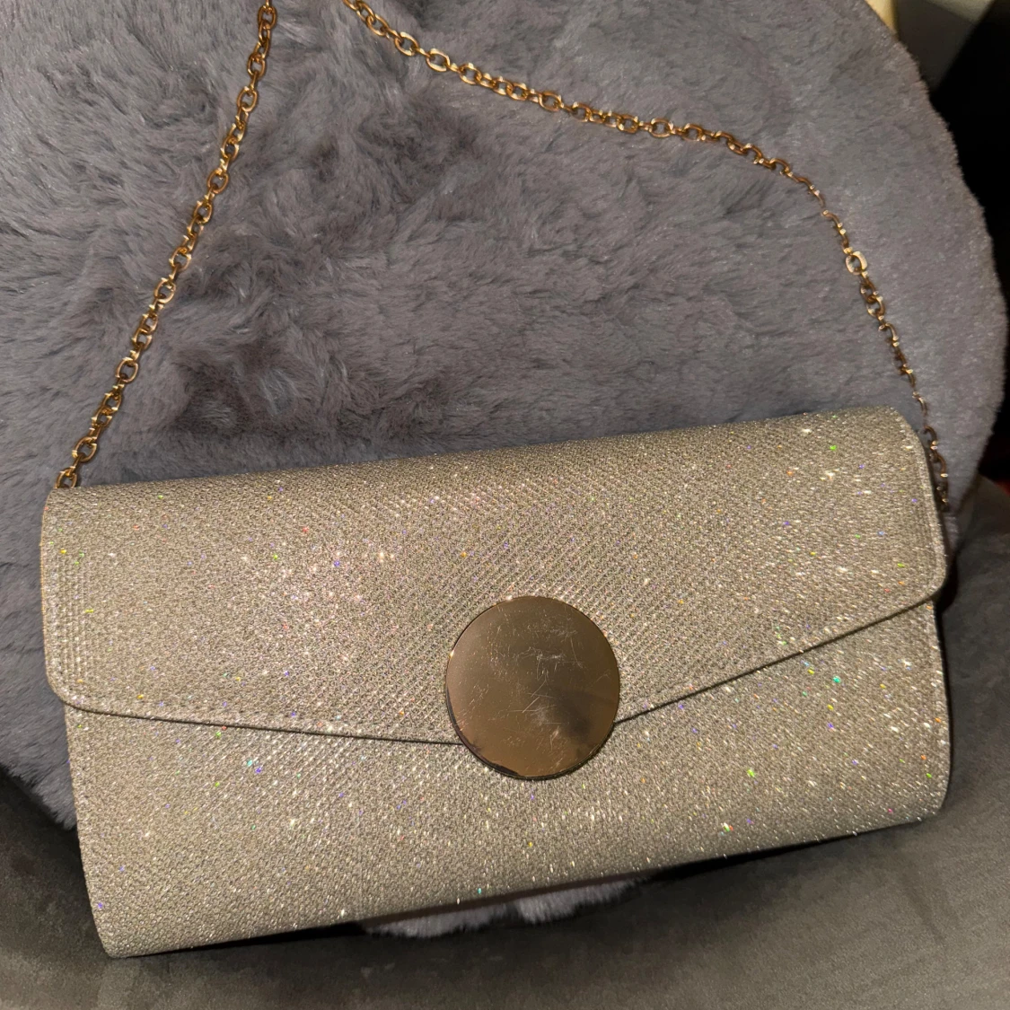 Glittrig kuvertväska - 93