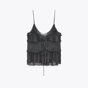 Topp - Säljer min jätte fina somriga topp från Zara som endast är använd ett fåtal gånger🩷🩷💛