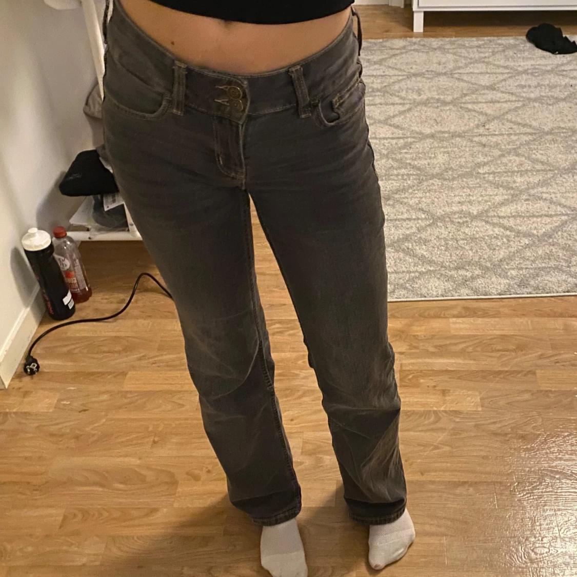 Grå jeans med bootcut