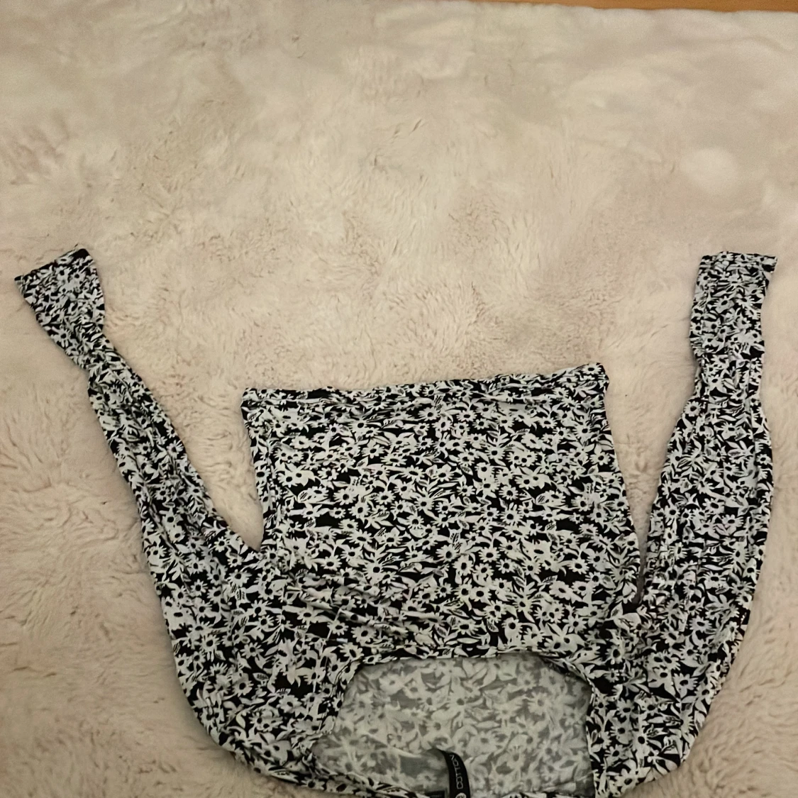 Blommig långärmad topp från Cotton On - 93