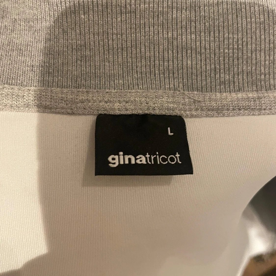 Grå jacka från Gina Tricot - 90