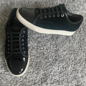 Lanvin cap toe - Nästan helt nya lanvins | skick 9,5/10 | inga defekter | uk 8=strl43 | ingår: endast skorna | fraktas inom 24 h | pris ej hugget i  sten | vid frågor är det bara att kontakta🙌