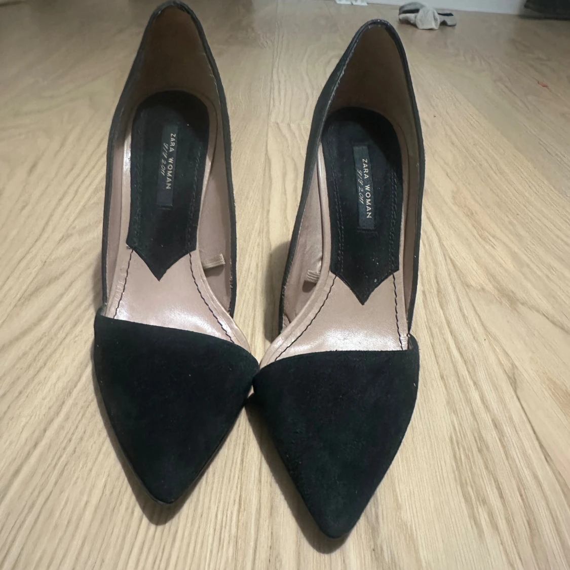 Spetsiga svarta klackar (stilettklackar) - 91