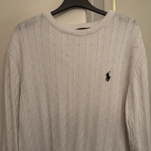 Ralph Lauren Knitted Sweater - Perfekt på vintern varm och skön sweater från Raplh Lauren 8/10 skick priset kan diskuteras💯💯