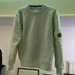 Cp company sweatshirt  - Säljer nu min cp company tröja för att den har blivit för liten. Skick 9/10. Hör av er vid frågor!