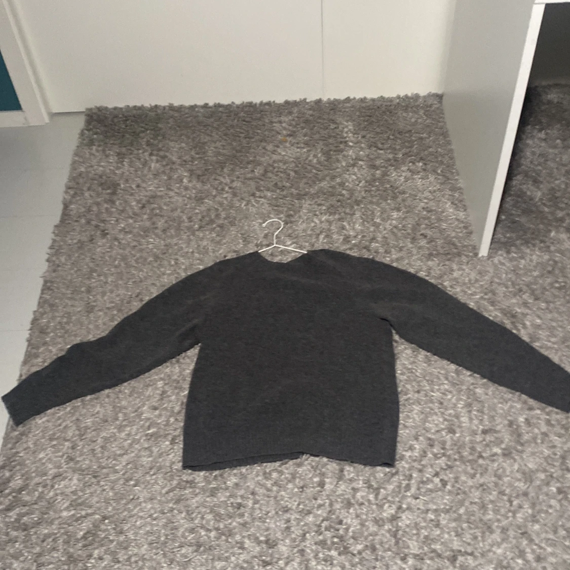 Grå stickad tröja från Uniqlo