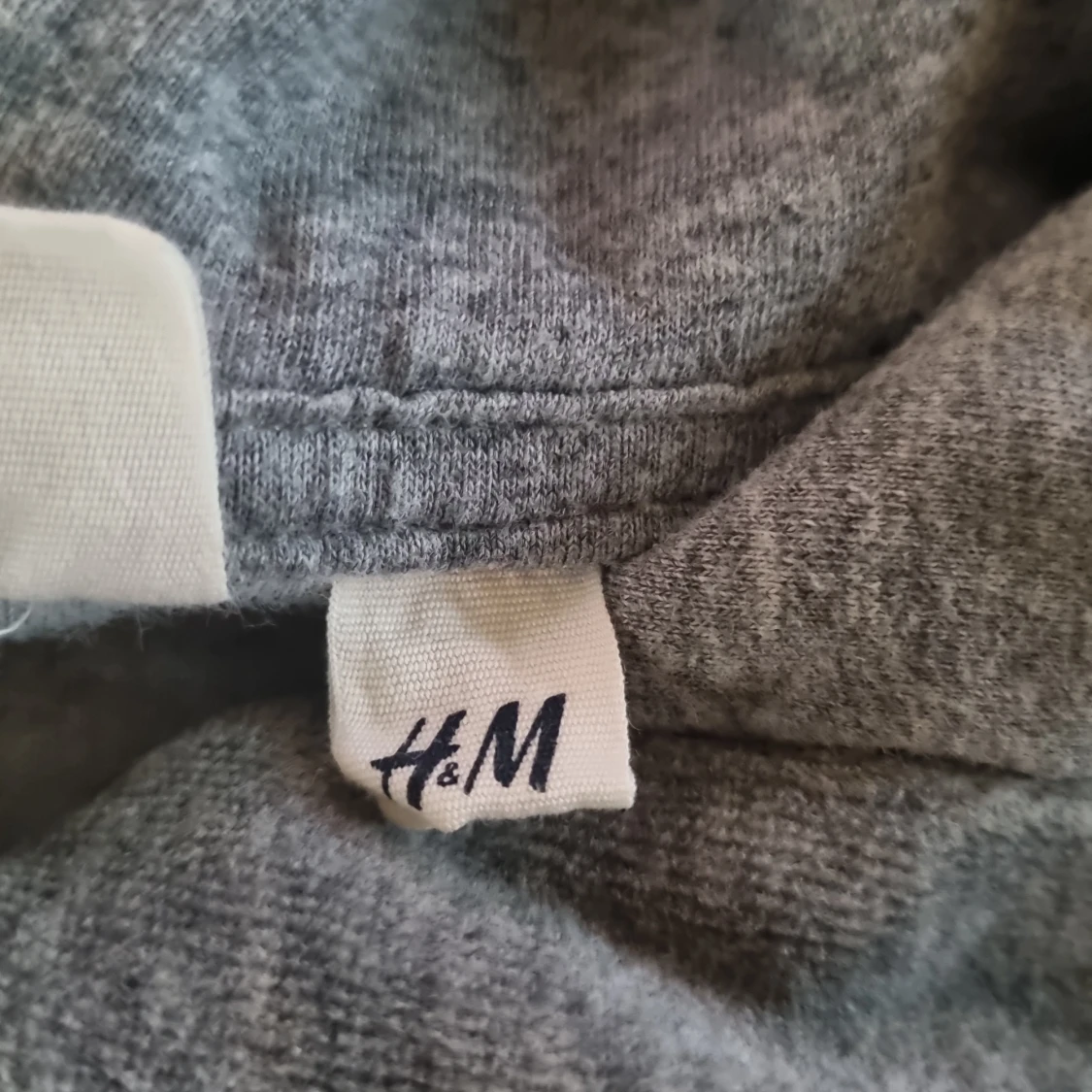 Grå hoodie från H&M - 92