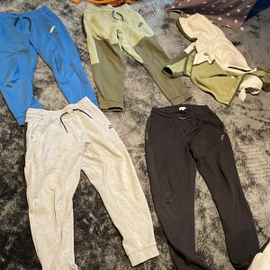 Nike Teach - De är för små alla är stl XL barn  De är bra sick och alla har tröja till 