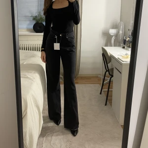 Jeans  - Helt nya jeans från bikbok storlek 26/32 med prislapp.  Ordinarie pris 599kr
