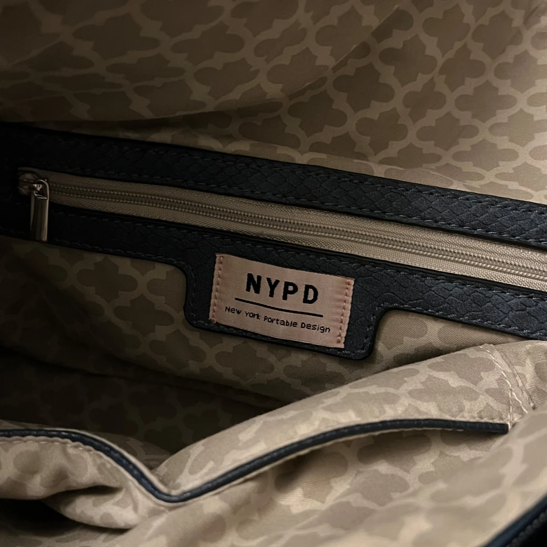 Mörkblå axelväska/weekendbag från NYPD - 90