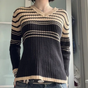 Randig stickad tröja - Supersöt randig stickad tröja💓 skriv ifall du har frågor 😎