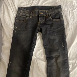 Svarta jeans från Free Soul - Säljer ett par  jeans från Free Soul i modellen Silver. Pris kan diskuteras💕