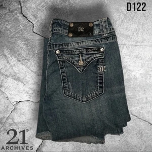 Miss me jeans  - 32w Midja rakt över 39 Inerbenslängd 80  Ytterbenslängd 105  