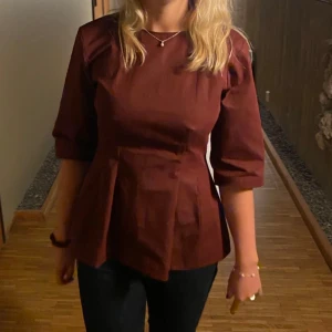 Vinröd topp - Topp i nyskick