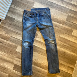 Dondup Jeans - Riktigt feta slimfit dondups med slitningar🤩💯| | Skick 10/10🤩 | | Nypris 2800kr | |Kom dm vid frågor eller funderingar🤝