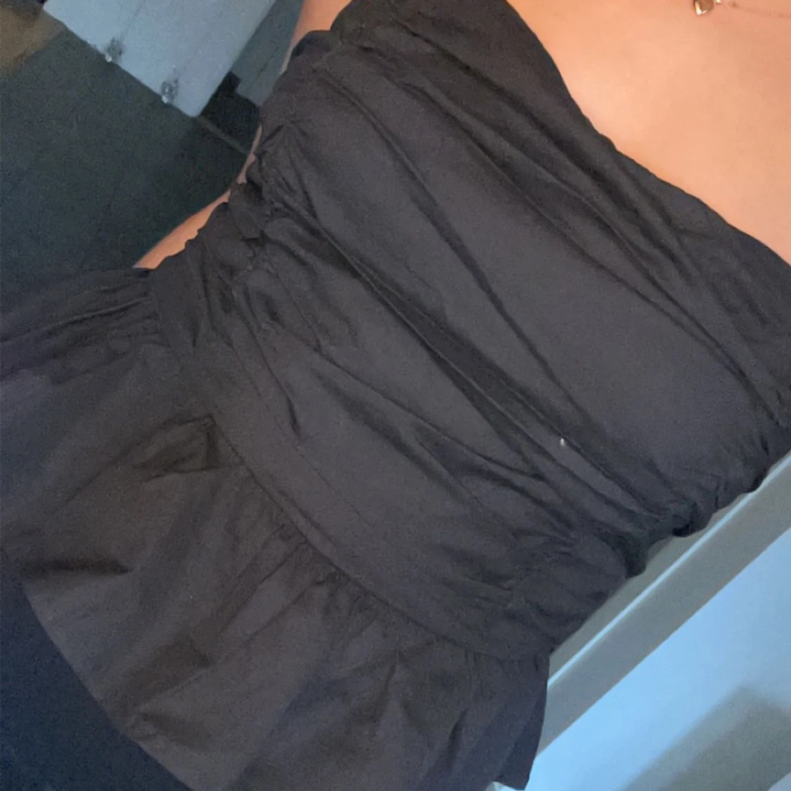 Svart axelbandslös topp  - 90