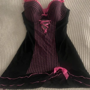 Neglige/korsetttopp - Bra skick super söta rosett detaljer, 75c