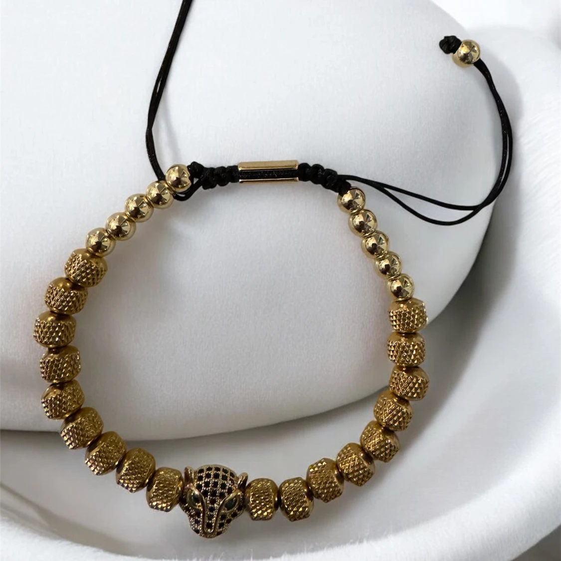 Guldfärg armband i olika stilar - 90