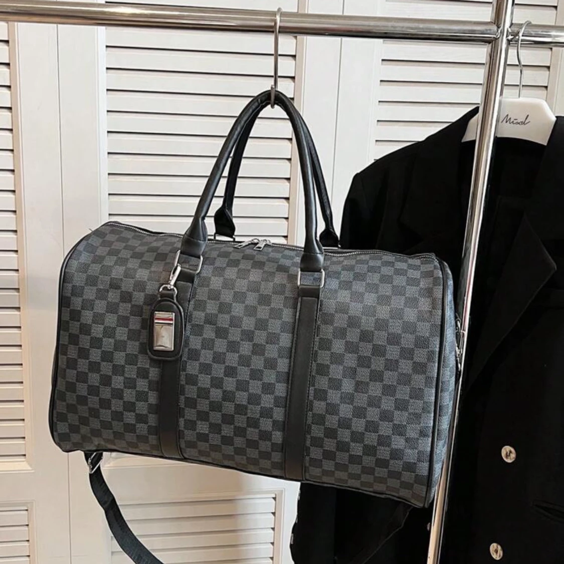 Rutig weekendväska i syntet