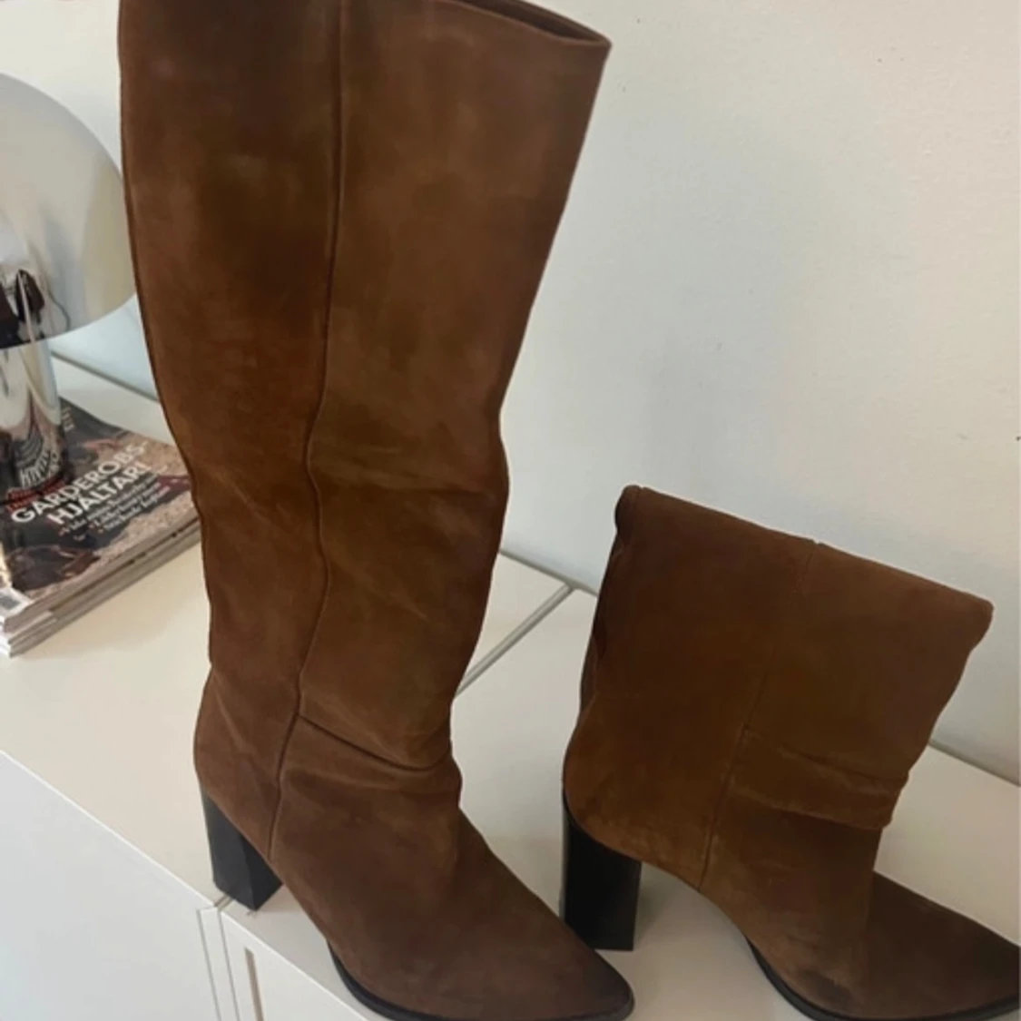 Bruna mockastövlar med klack