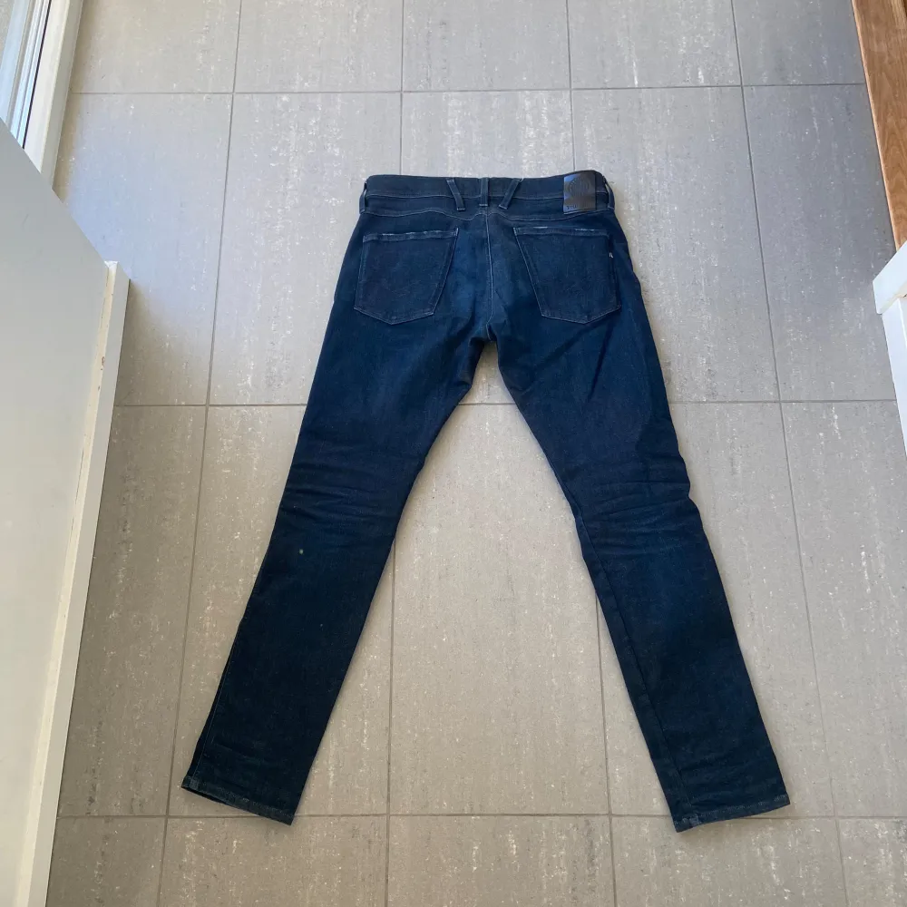 Säljer nu dessa replay Anbass  hyperflex jeans, skriv för fler bilder/frågor🙌🏼. Jeans & Byxor.