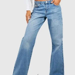 Lågmidjade baggy jeans  - Knappt använda, långa på mig som är 170