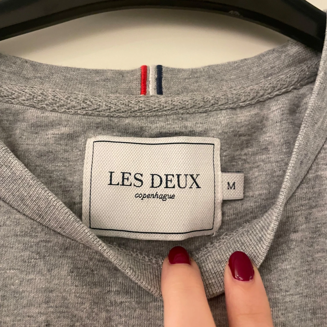 Grå t-shirt från Les Deux - 90