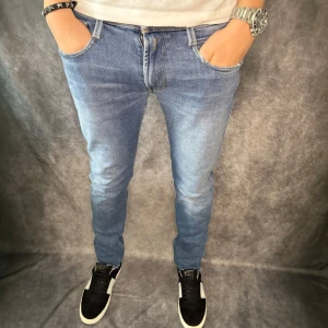 REPLAY ANBASS JEANS  - // Replay anbass jeans | Storlek W31/L32 | Nypris runt 1800kr | Kontakta för fler frågor eller funderingar // Deluxecloset 