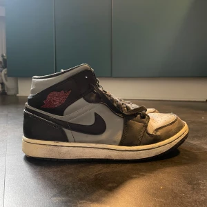 Jordan 1s skate streetwear - bekväma och användbara till allt, definitivt beat up men funkar fortfarande bra!
