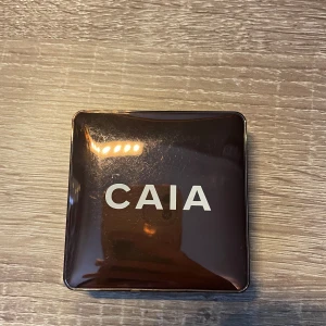 Caia bronzer - inköpt några månaden sen och mycket produkt kvar!! I färgen gold coast. KÖP DIREKT FÖR 175!!