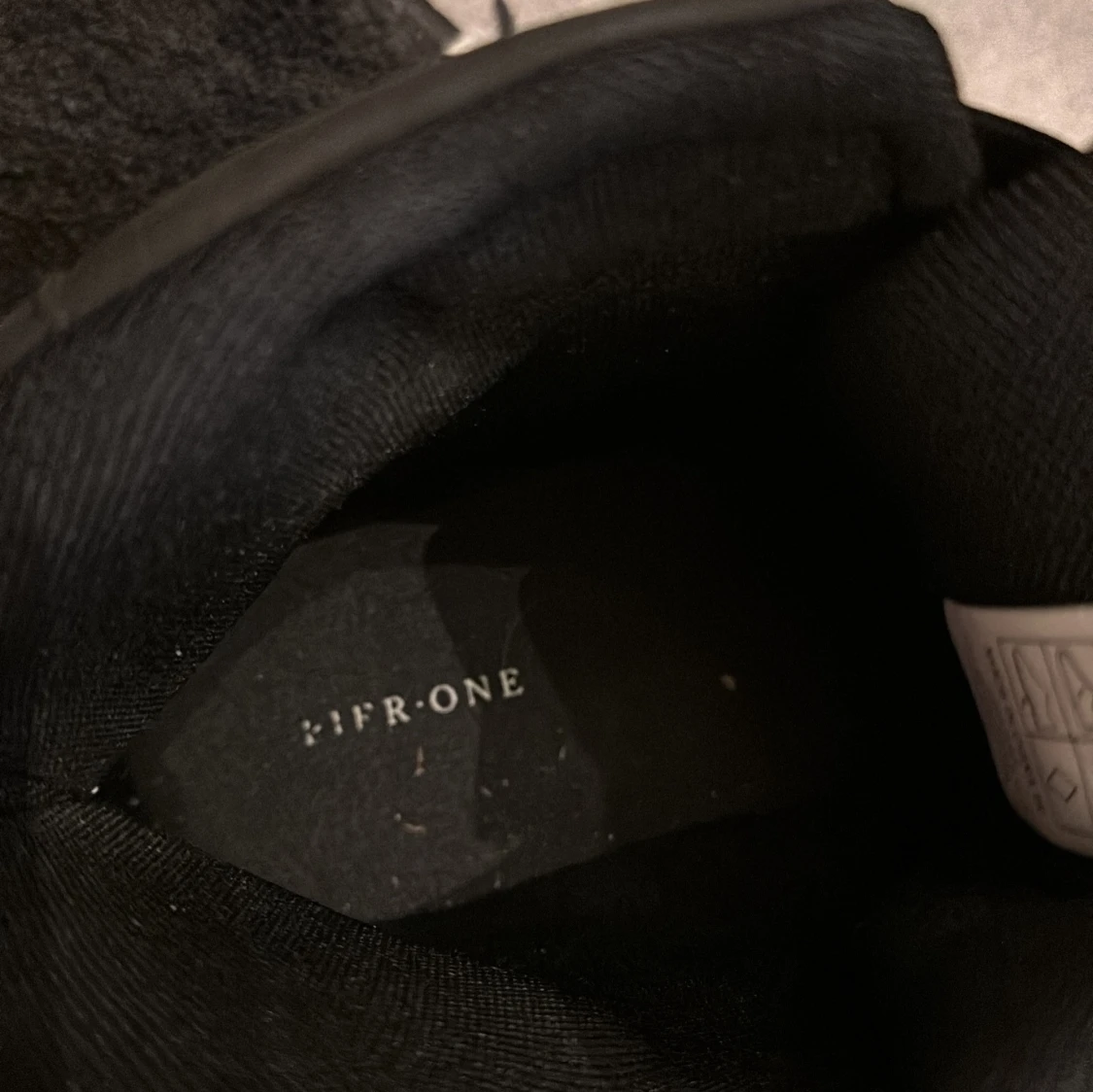 Svarta sneakers med snörning - 92