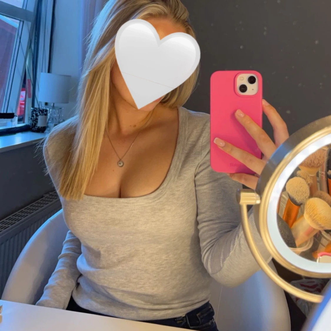 Grå ribbad långärmad topp