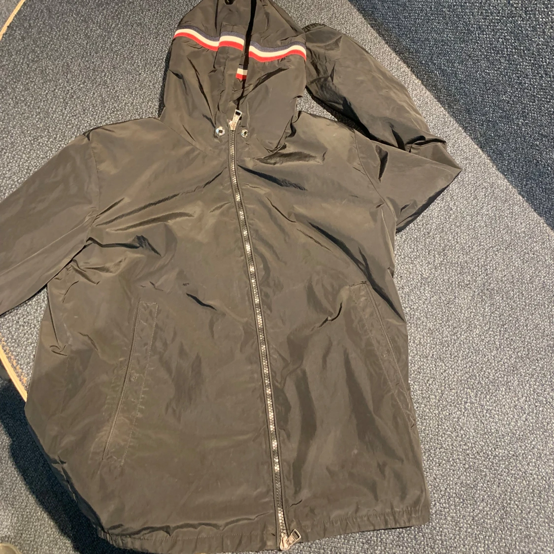 Svart vindjacka från Moncler